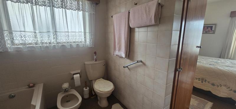 4 Bedroom Property for Sale in Outeniqua Strand Western Cape
